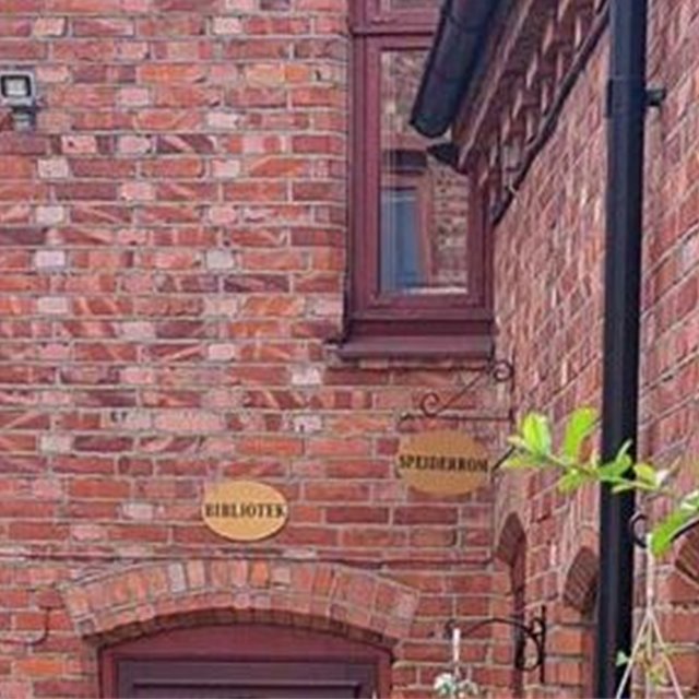 Bakgårdskafè og åpen kirke